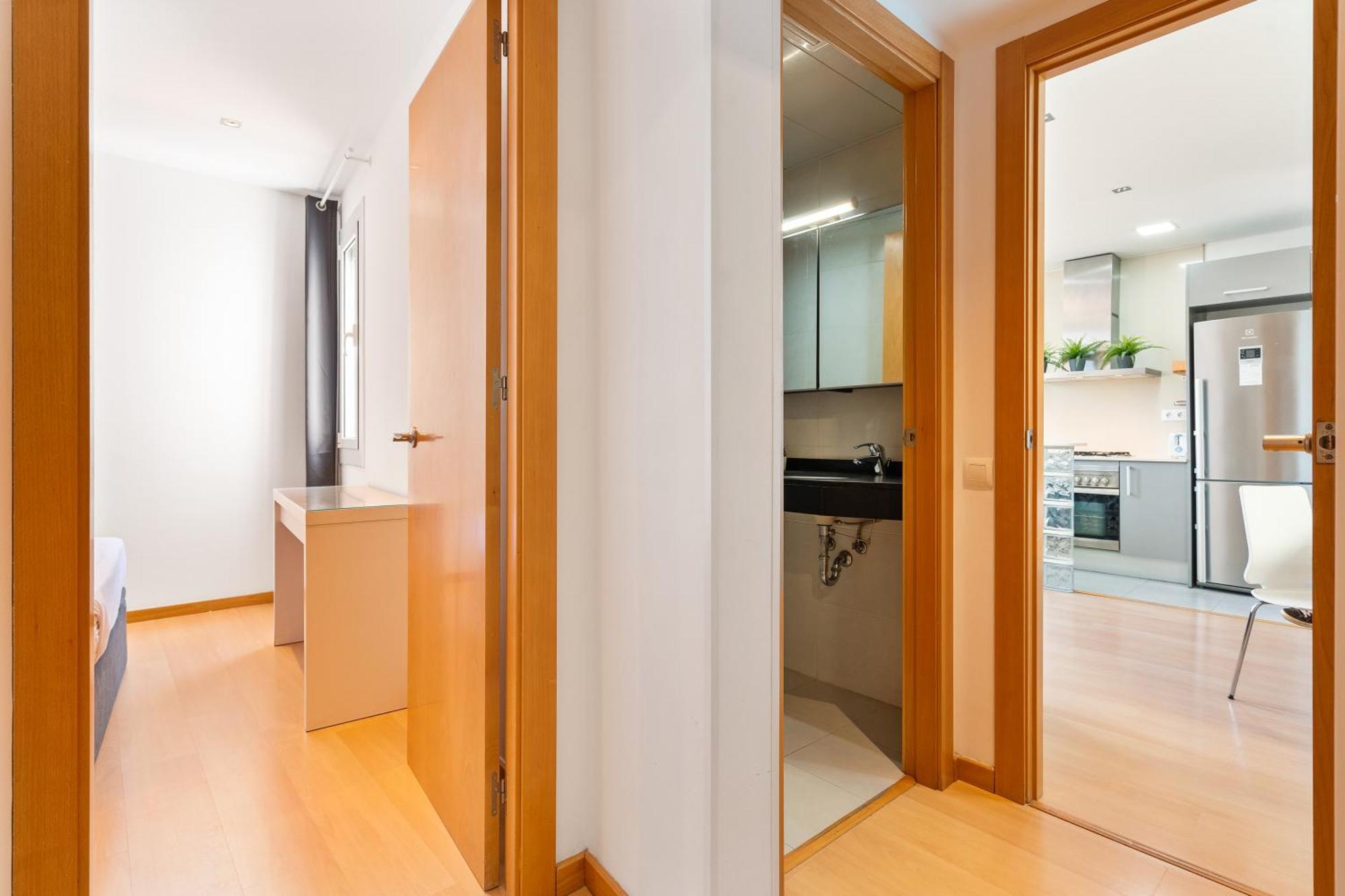 Fridays Flats Bright & Breezy Apartment Barcelona Bagian luar foto